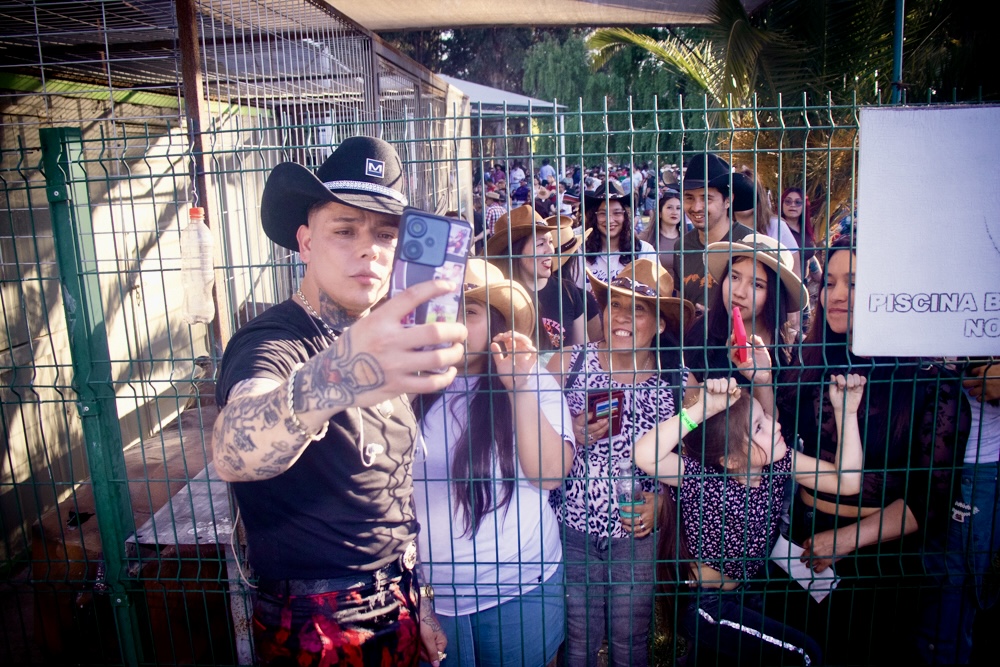 Foto de El Maniako con fans